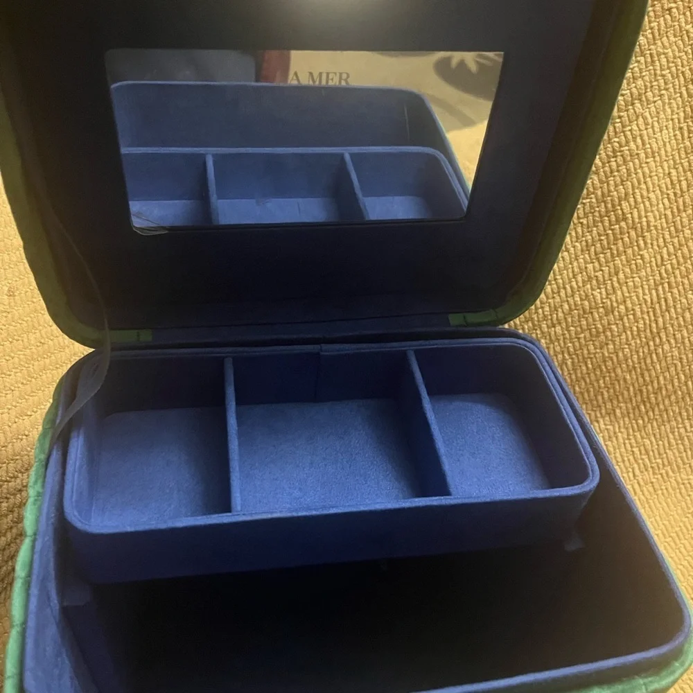 La Mer Green Jewelry‎ Organizer with Metal Clasp